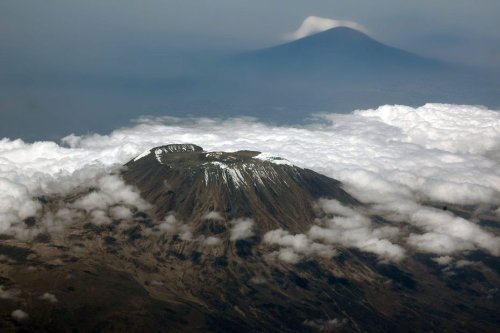 Ascension du Kilimandjaro : "Un bout de notre cœur restera à jamais là-bas", de 16 à 68 ans, une famille réalise l'ascension de la plus haute montagne d'Afrique