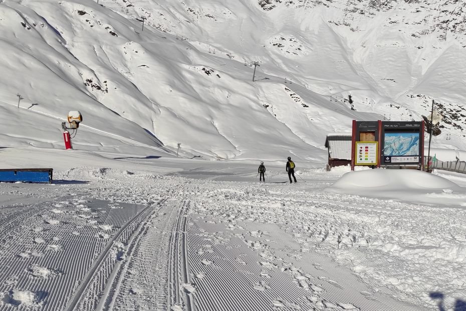 Un skieur fait du hors-piste dans les Pyrénées et se retrouve dans un torrent