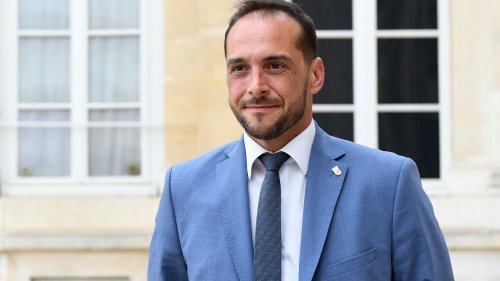 Rassemblement national : le député Joris Hébrard inaugure une mosquée dans le Vaucluse, Marine Le Pen "désapprouve très clairement"