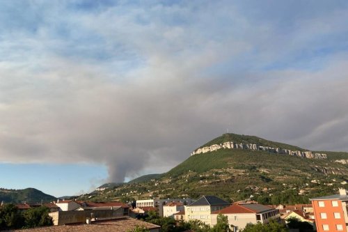 Incendies en Aveyron : 300 hectares détruits et des habitations évacuées à Mostuejouls