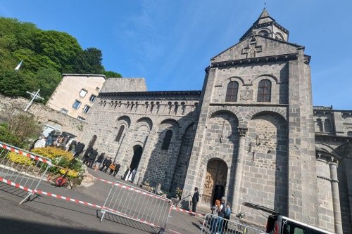 Plusieurs centaines de personnes aux obsèques de Jean-Louis Murat, dans le Puy-de-Dôme
