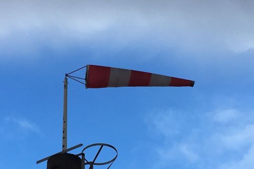 Tempête Aurore : vents violents en Vendée et en Loire-Atlantique, risque de fermeture du pont de Saint-Nazaire en soirée
