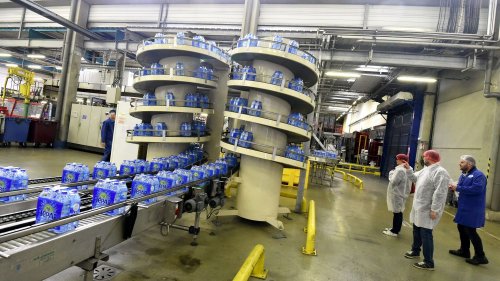 Scandale des eaux en bouteille : les sénateurs menacent Nestlé de poursuites après son refus de répondre à leurs questions