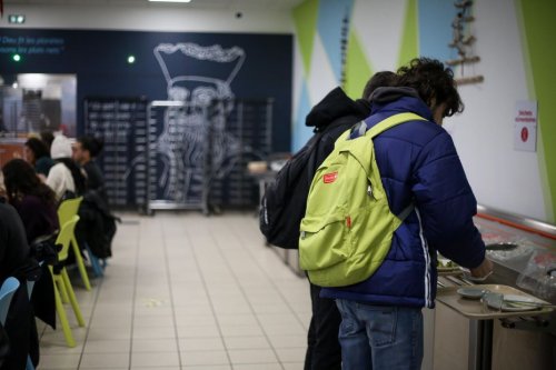 "On n'a pas de micro-ondes ni de réfrigérateur", des étudiants contraints de manger à la cantine malgré des prix excessifs