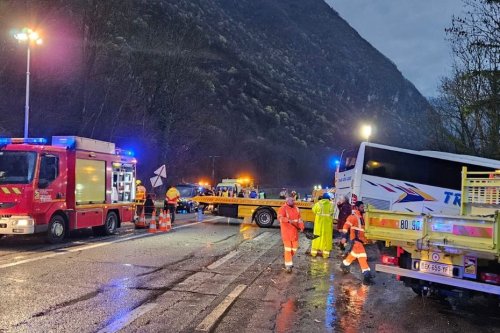 Haute-Savoie : un accident entre un bus et une voiture fait un mort et un blessé grave