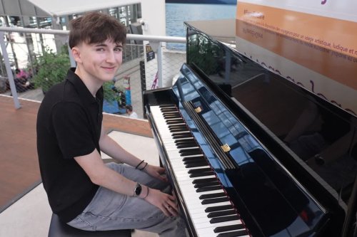 "Il y a du potentiel, ça va être compliqué de gagner" Sam, 16 ans, participe au concours de piano de la SNCF