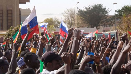 Au Burkina Faso, "le paternalisme, c'est fini" : des milliers de manifestants dénoncent l'influence de la France en Afrique