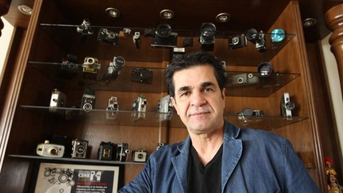 Libération du cinéaste Jafar Panahi en Iran : "On espère que ça mettra en lumière les conditions dans les prisons", réagit le photographe franco-iranien Reza