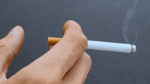 Royaume-Uni : le gouvernement veut interdire la vente de cigarettes à la génération née après 2009