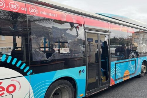 VIDEO. "Ils avaient des cagoules et des battes", deux bus attaqués et caillassés à Perpignan, le groupe Keolis parle "d'évènements exceptionnels"