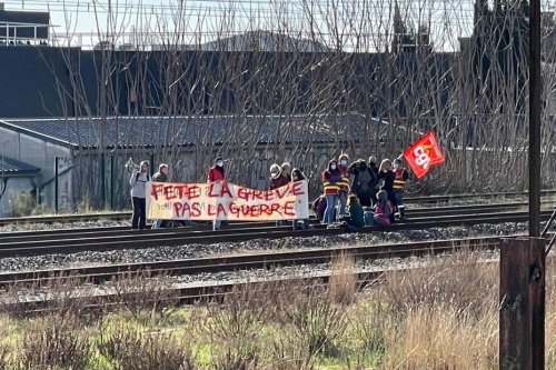 Réforme des retraites : des manifestants sur les rails, la circulation des trains interrompue entre Nîmes et Sète