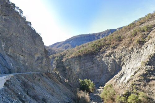 Il chute dans les gorges de la Blanche, un adolescent grièvement blessé lors d'une sortie à vélo en famille