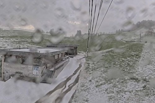 EN IMAGES. "Des grêlons comme des œufs de Pâques" : soudain, puissant, un violent orage de grêle habille en blanc le Haut-Doubs et le Jura