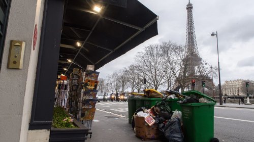 Reportage "On ne lâchera pas" : la grève des éboueurs parisiens contre la réforme des retraites se poursuit