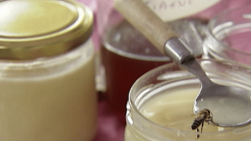 Alimentation : pots de miel, vers des étiquettes plus précises ?
