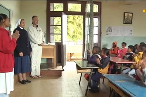 Madagascar : trois jeunes sur dix abandonnent l'école par manque de moyens financiers