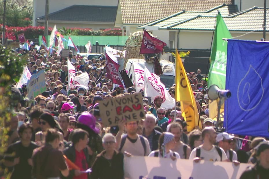 Des centaines de militants écologistes ont défilé en Isère “contre l’extension des entreprises de la microélectronique”