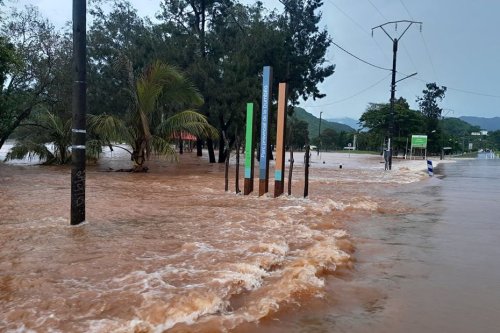 Grosses pluies, vigilance orange, routes inondées et annulations - Nouvelle-Calédonie la 1ère