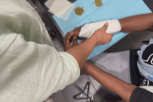 "Je suis obligée d'aller à La Réunion pour soigner ma fille", la médecine de ville à Mayotte à bout de souffle