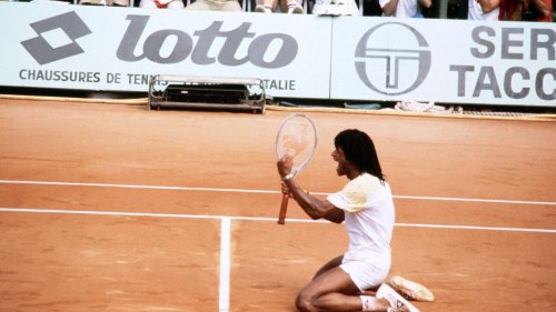 40 ans de la victoire de Yannick Noah à Roland-Garros : "Les gens crachaient leur lave, le stade était en éruption", se souviennent les commentateurs Jean-Paul Loth et Hervé Duthu