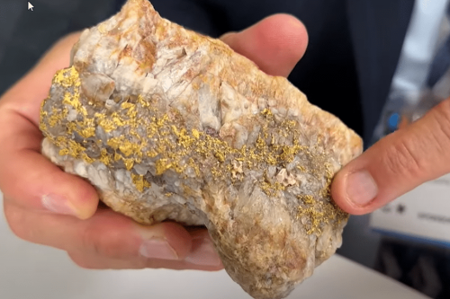 "De l'or, des métaux rares, on ne s'attendait pas à ce genre de demande", une compagnie minière cible quatre communes du Morbihan