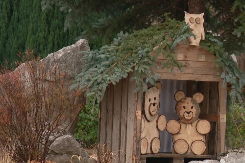 PHOTOS. Noël sans illuminations : une commune de Haute-Savoie fait le pari de la décoration sobre et artisanale