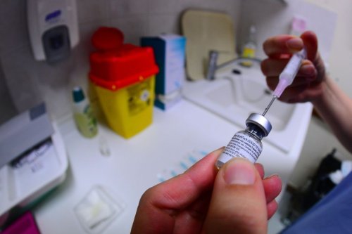 Levée de l'obligation vaccinale pour les soignants : 4 questions sur la décision de la Haute autorité de santé