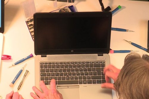 Lutte contre la fracture et la pollution numériques : la métropole de Rouen cède 300 ordinateurs à une filière locale
