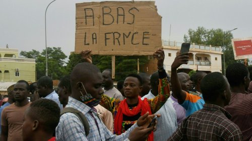 "A bas la France", "Vive Poutine et la Russie" : ces slogans qui se multiplient dans les pays du Sahel