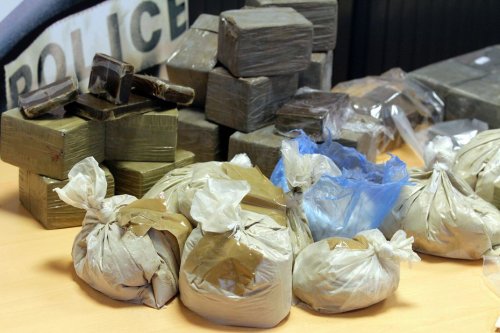 Quatre hommes écroués, 1 kg d’héroïne et 300g de résine de cannabis saisis…un réseau régional de trafic de stupéfiants démantelé