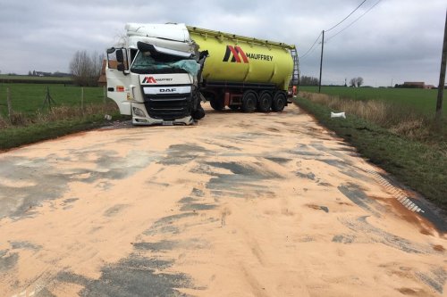 Accident entre deux poids lourds : grosses perturbations, la RD 642 coupée entre Saint-Omer et Hazebrouck