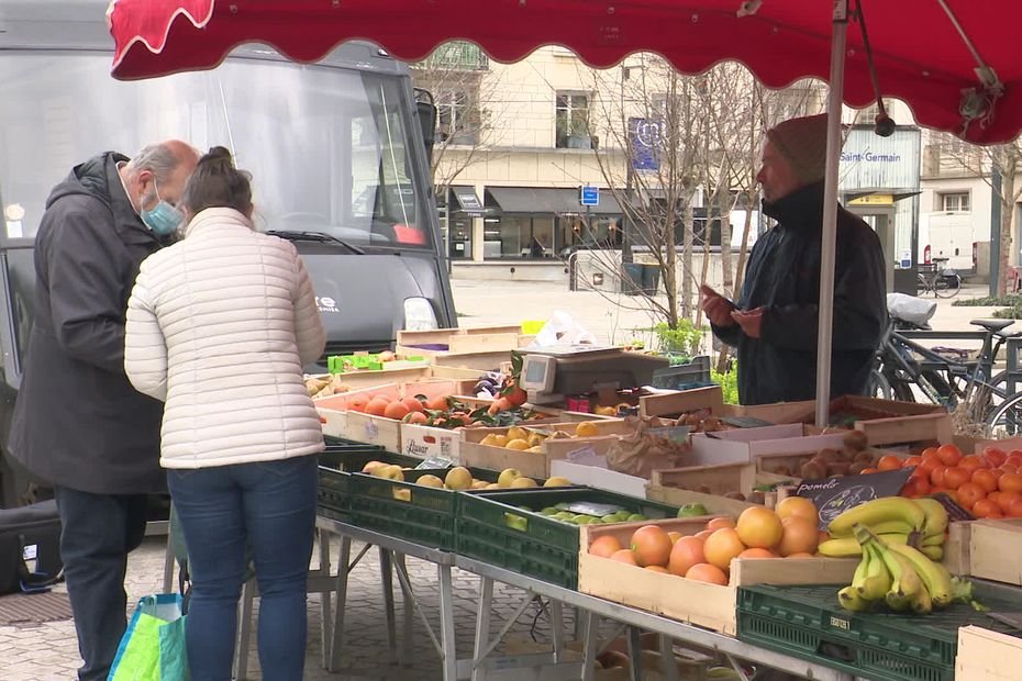 « Consommer des légumes hors saison, c’est comme skier en plein été », des agriculteurs lancent une campagne contre les tomates en hiver