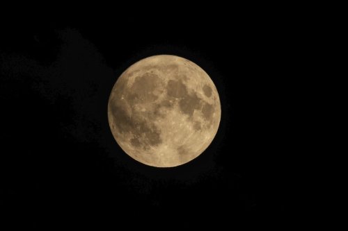 La super-lune ? "c'est du super flan" selon un astronome mais "il y a plein d'autres choses à observer actuellement"