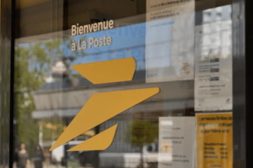Deux mois après le braquage, ce bureau de poste rouvre ses portes