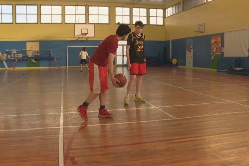 Âgé de seulement 15 ans, un basketteur du club de Saint-Pierre s'apprête à rejoindre une école américaine