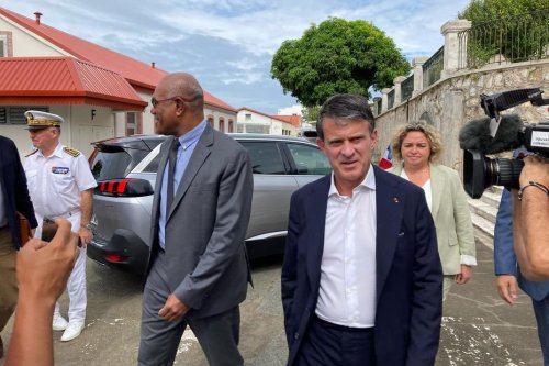 Manuel Valls entame sa troisième visite en Nouvelle-Calédonie en quête d'un accord politique