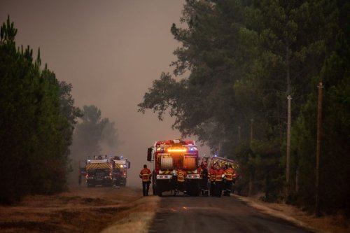 Direct- Incendies en Gironde et dans Les Landes : E. Borne et G. Darmanin à Hostens : "on n'a jamais mis autant de moyens"