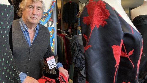 Didier Ludot, l'antiquaire de la haute couture, vend sa collection "Mon défilé secret" aux enchères : "J'ai encore plein de robes à sauver"
