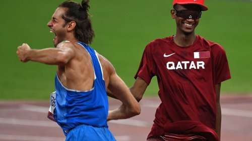 VIDEO. JO 2021 - Athlétisme : amis dans la vie, l'Italien Tamberi et le Qatari Barshim choisissent de se partager l'or olympique en saut en hauteur