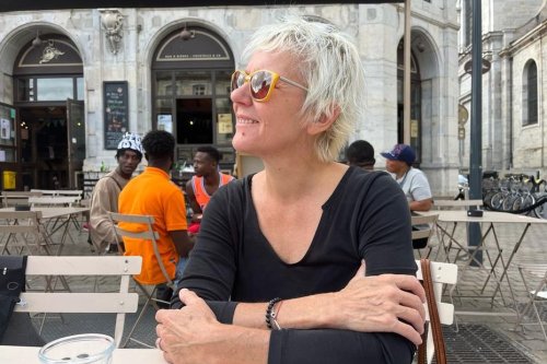 TÉMOIGNAGE. "Je pleurais, je hurlais devant mon miroir, mais j'ai réappris à me regarder", cette femme raconte comment elle a retrouvé sa féminité après un cancer du sein