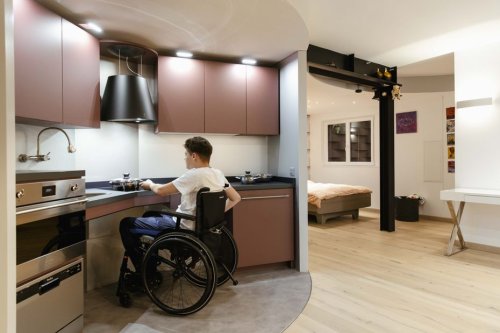Handicap. Un entrepreneur construit une maison sans couloirs ni portes pour son fils tétraplégique