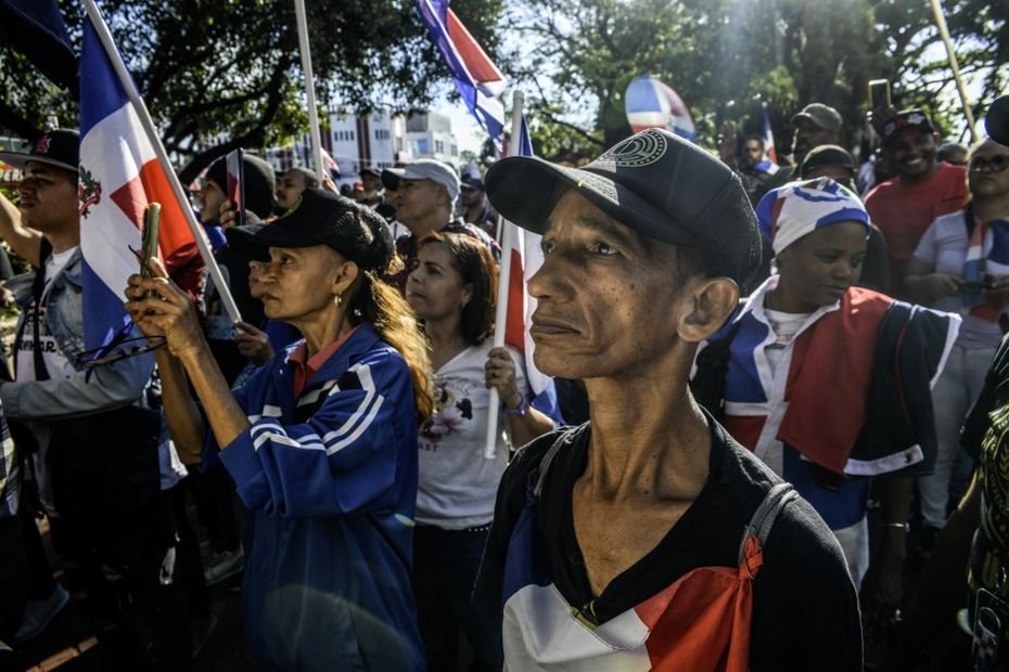 "Qu'on les expulse dès maintenant !", "On en a marre !", "La République dominicaine aux Dominicains !" : une manifestation organisée à Saint-Domingue contre les migrants clandestins Haïtiens