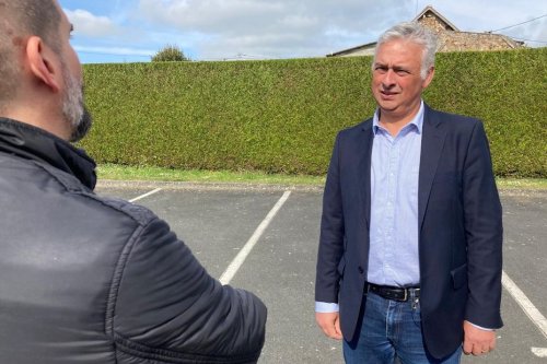 "Quand j'ai pris ce mandat, ce n'est pas pour me faire agresser", un maire nous raconte son agression à la veille du procès