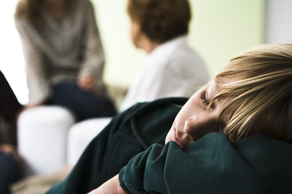 "On doit s'extraire des écrans deux heures avant d'aller se coucher" : les conseils d'une experte pour un meilleur sommeil