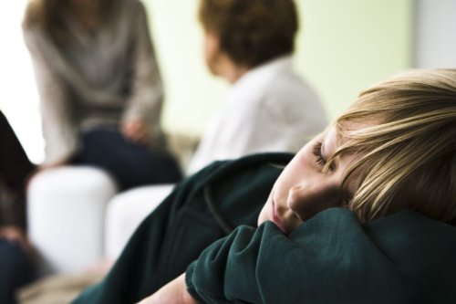 "On doit s'extraire des écrans deux heures avant d'aller se coucher" : les conseils d'une experte pour un meilleur sommeil