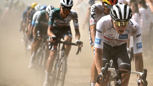 Vidéo Tour de France 2022 : revivez l'attaque de Tadej Pogacar sur les pavés du Nord, à près de 20 kilomètres de l'arrivée à Arenberg