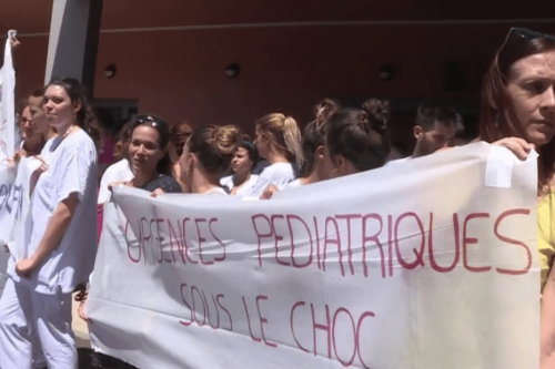 REPLAY. Nouvelle-Calédonie : débrayage devant le Médipôle suite à l'agression d'un médecin urgentiste et d'une infirmière, à la Une de l’Info Outre-mer
