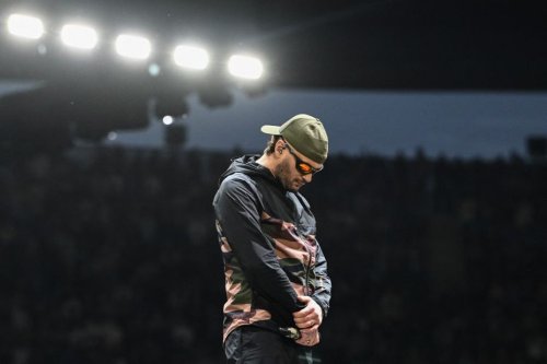 L'hommage à Mathys, décédé après une chute dans une carrière, près de Rennes, lors du concert de Jul au Stade de France