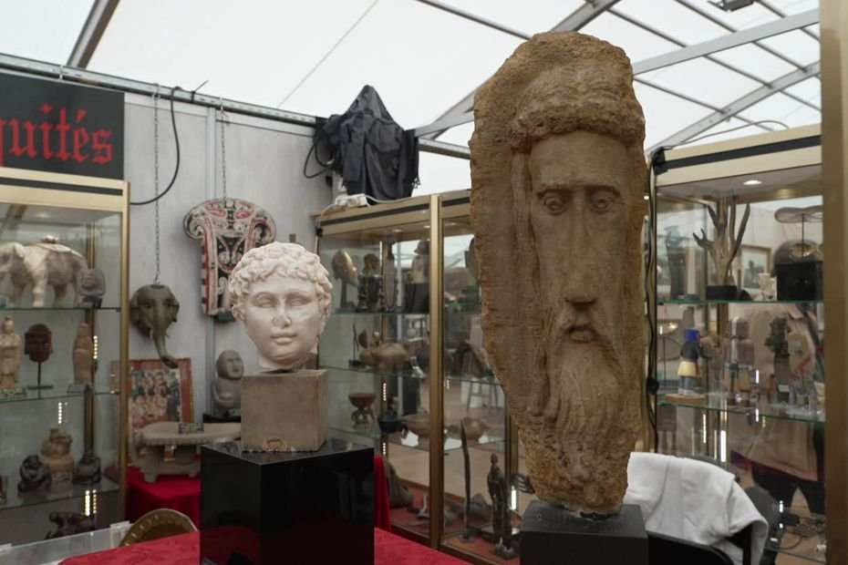 “Un des derniers salons en France où il y a vraiment de l’authenticité” : ce salon des antiquaires permet de remonter le temps