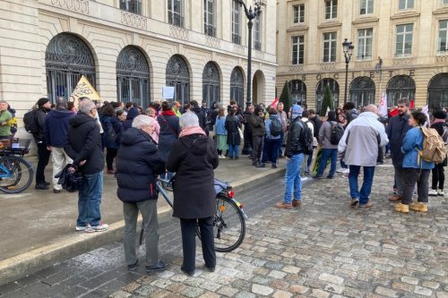Reims : une centaine de manifestants devant la sous-préfecture contre les violences policières